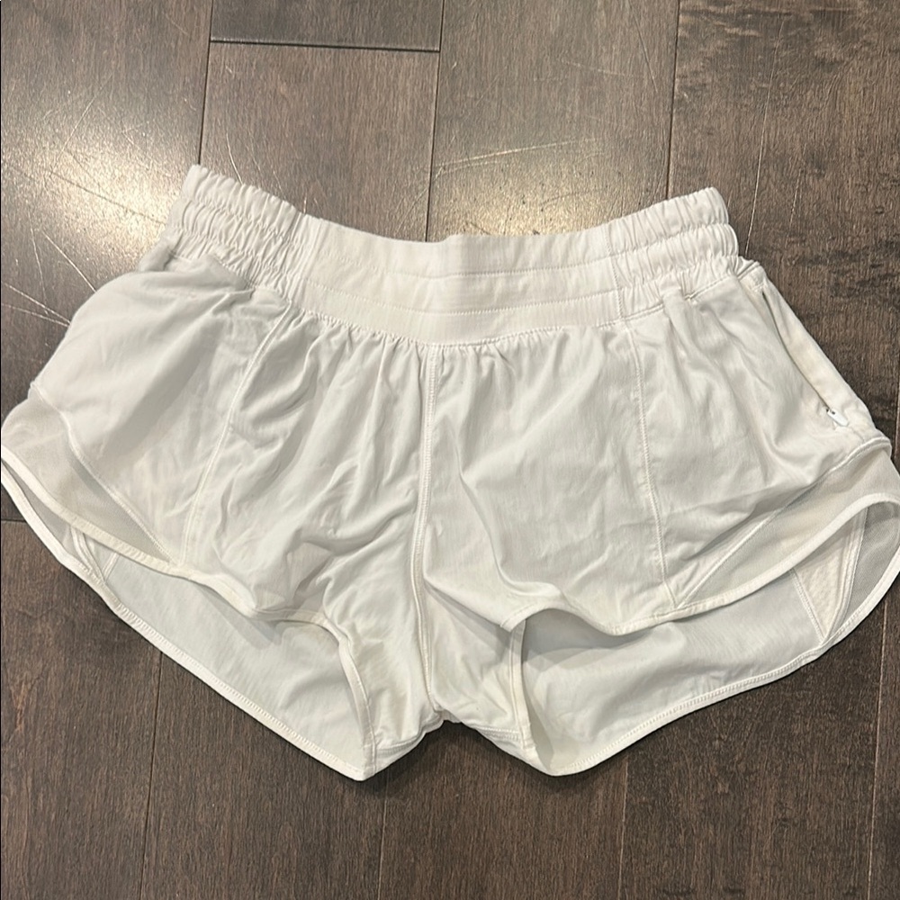 Lululemon hotty hot 2.5” athletic shorts